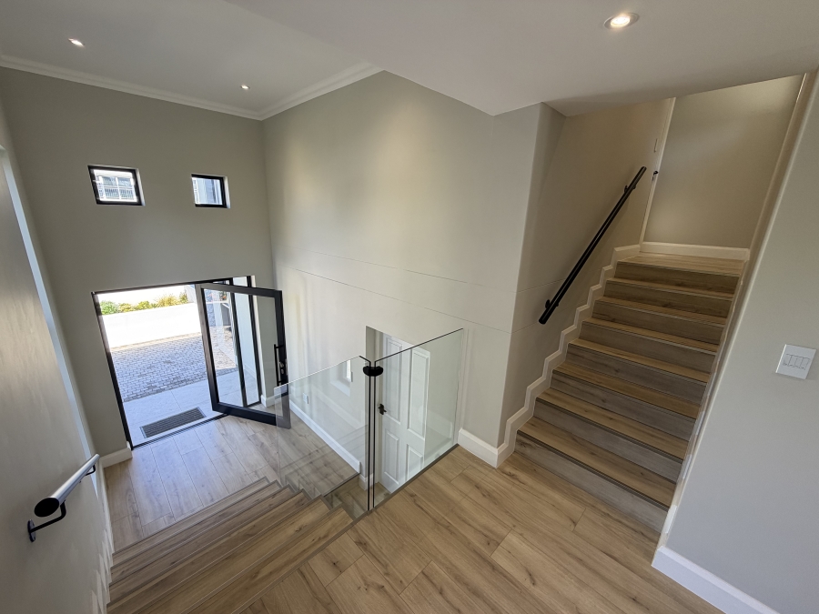 4 Bedroom Property for Sale in Kingswood Golf Estate Western Cape
